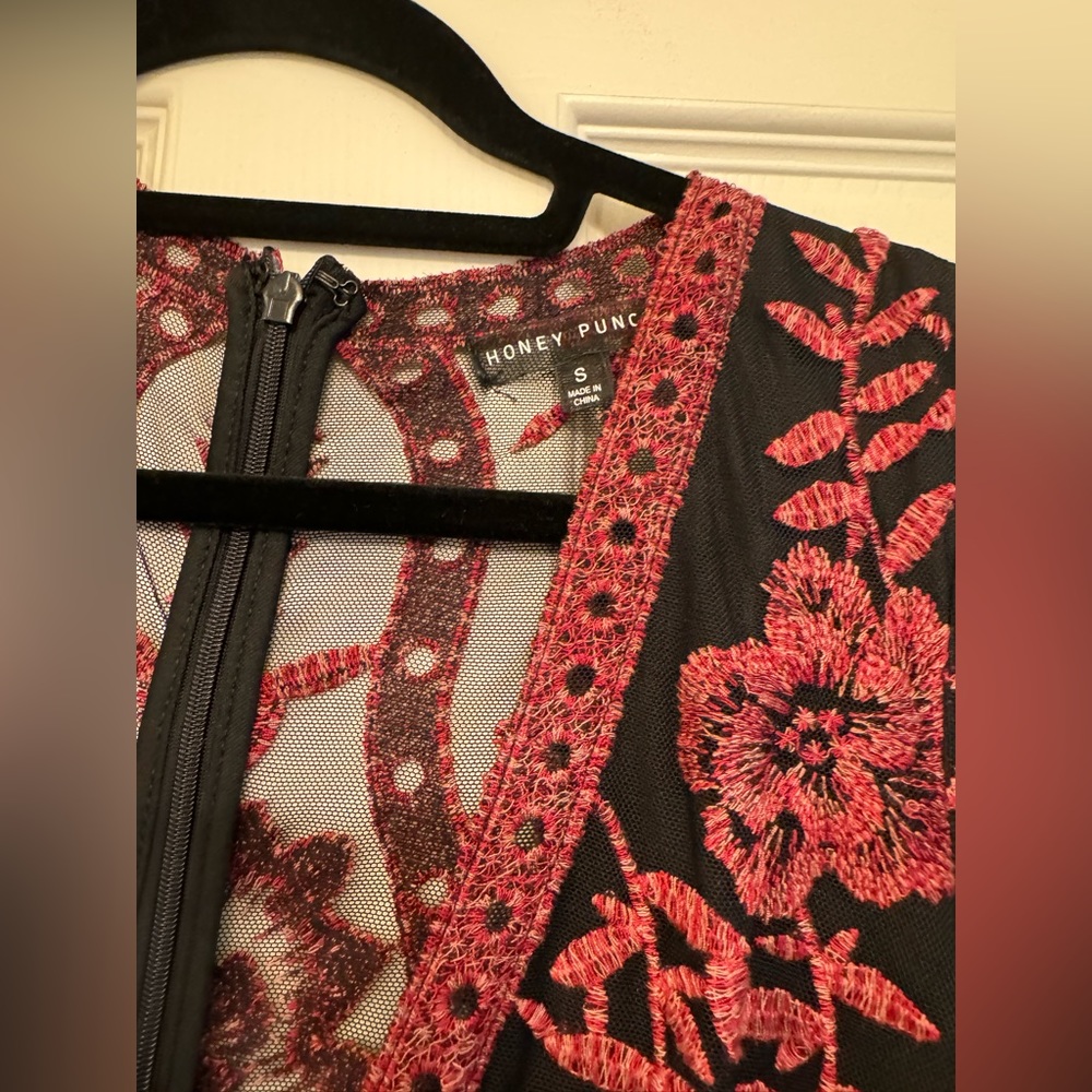 Honey Punch sheer crochet black red maxi lace floral dress small - Picture 5 of 5
